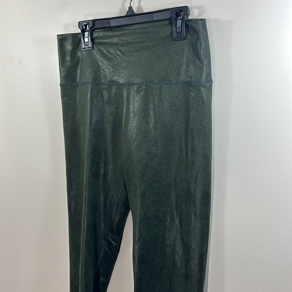Offline by Aerie Size Large Green Sheen Black Crackle Soft Stretch Leggings - Picture 2 of 9